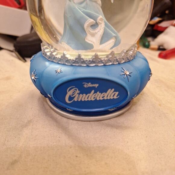 Disney Showcase Collection CINDERELLA SNOW GLOBE Excellent Condition - Picture 2 of 7